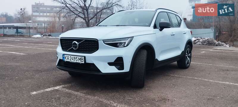 2023 volvo xc40