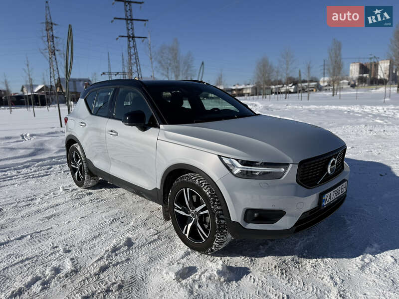 2021 volvo xc40