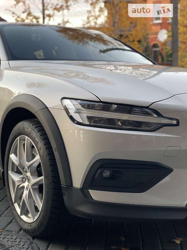 2019 volvo v60cc