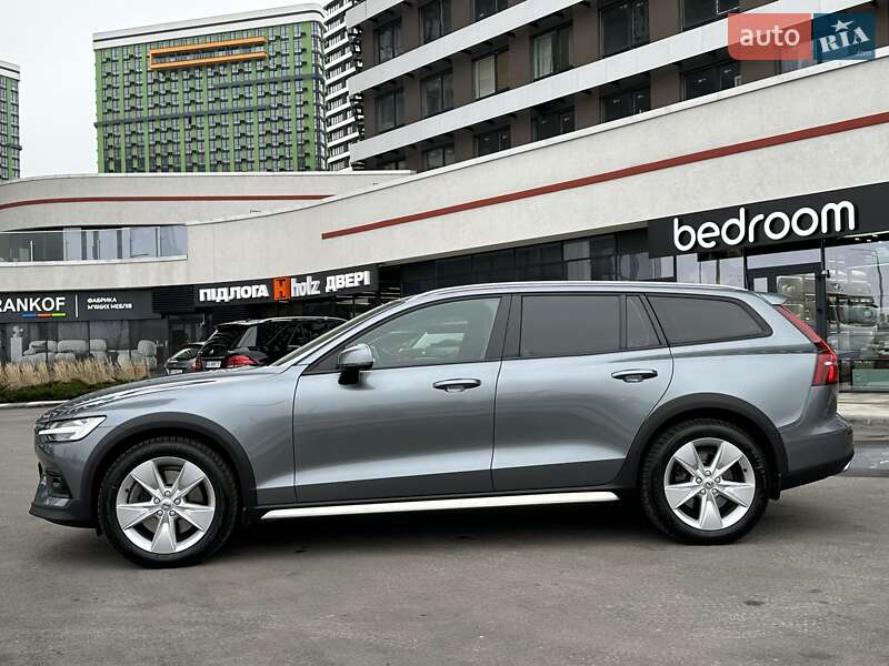 2019 volvo v60 cross country