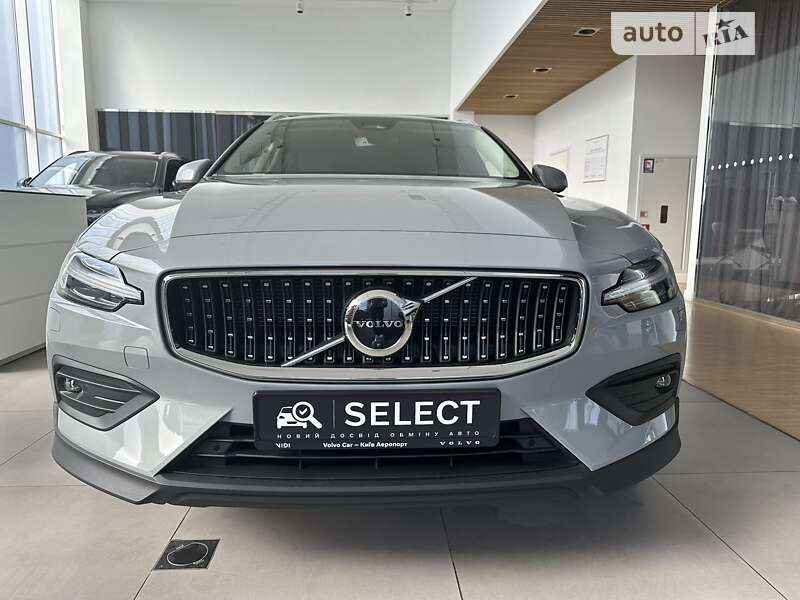 2023 volvo v60cc