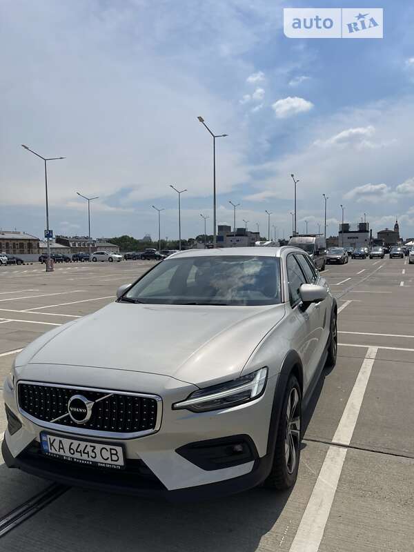 2020 volvo v60cc