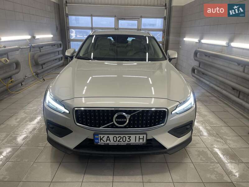 2020 volvo v60cc