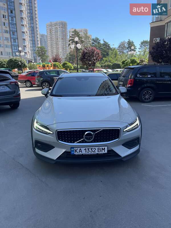 2020 volvo v60cc