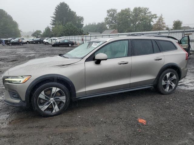 2020 VOLVO V60CC