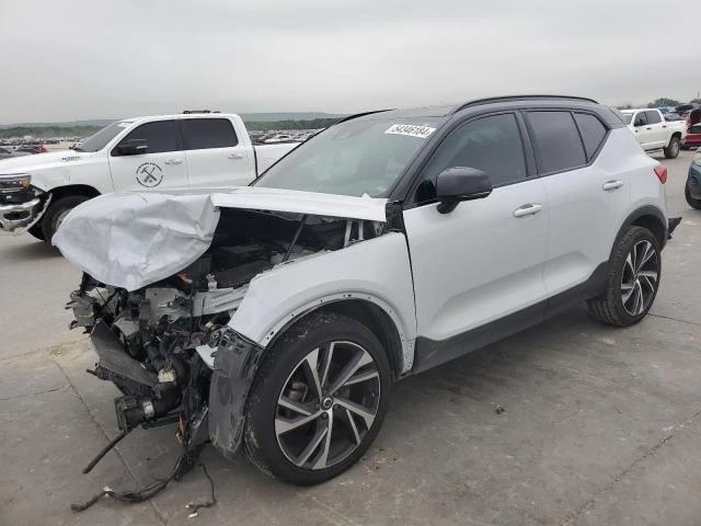 2022 VOLVO XC40