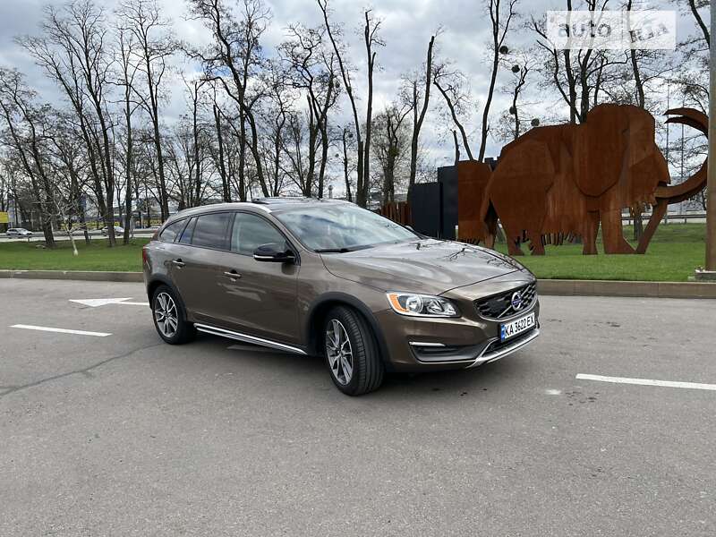 2015 volvo v60 cross country