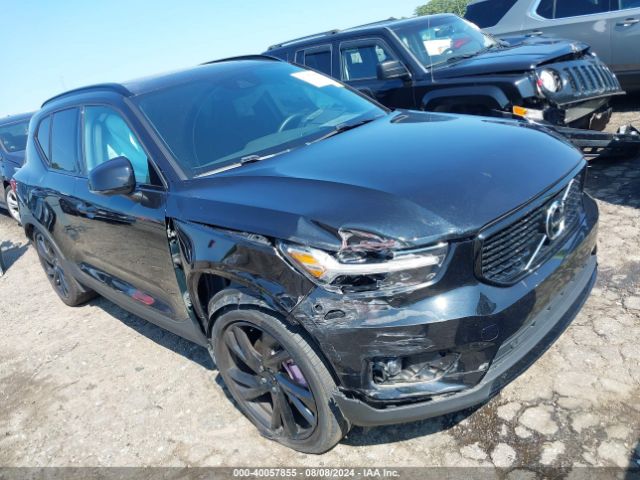 2022 VOLVO XC40