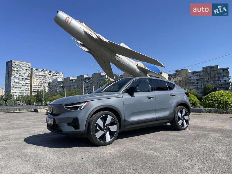 2023 VOLVO C40
