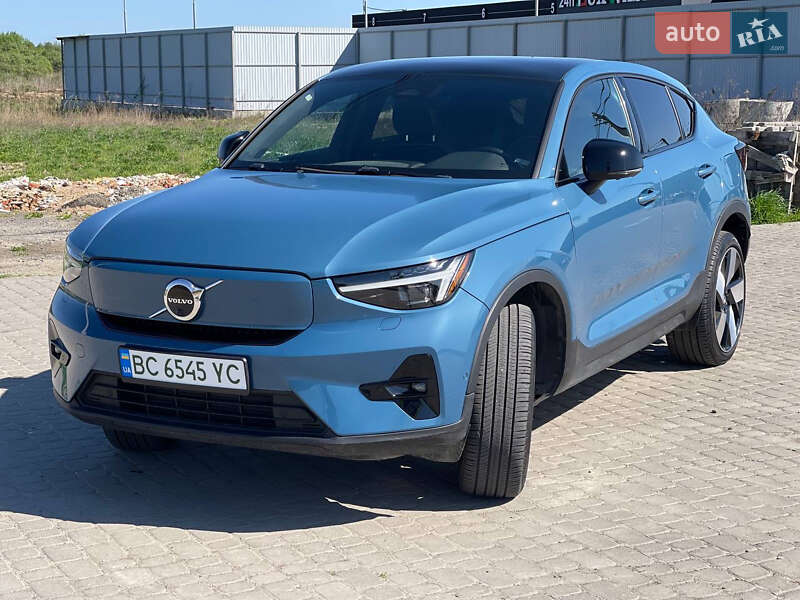 2023 VOLVO C40
