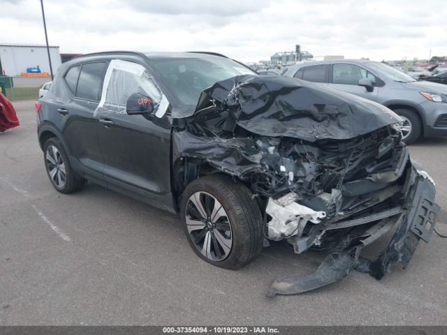2023 VOLVO XC40