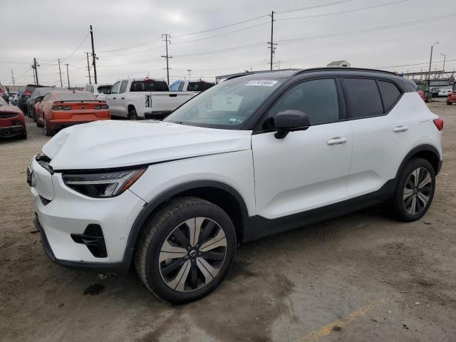 2023 VOLVO XC40