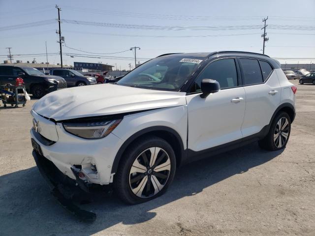 2023 VOLVO XC40