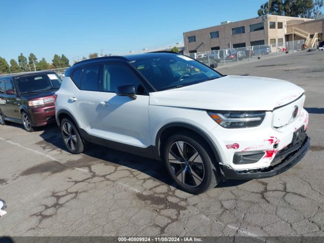 2021 VOLVO XC40