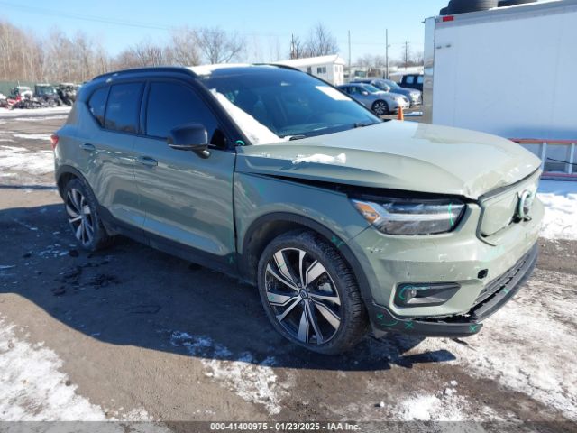 2021 VOLVO XC40