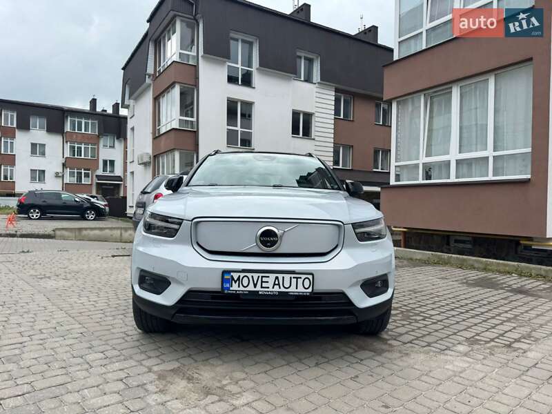 2022 VOLVO XC40