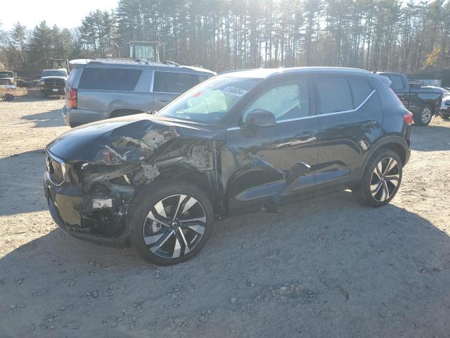 2023 VOLVO XC40