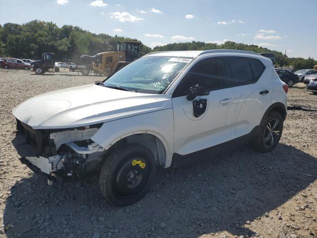 2023 VOLVO XC40