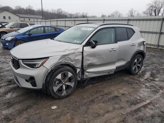 2023 VOLVO XC40