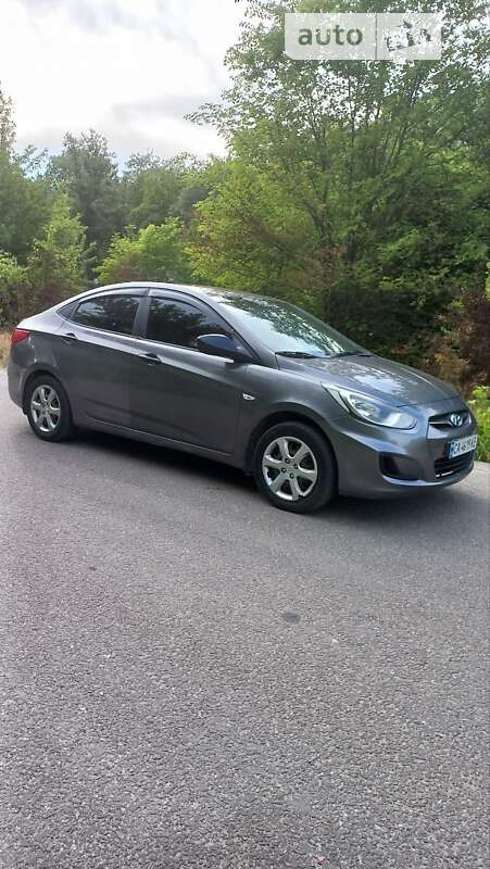 2011 hyundai accent
