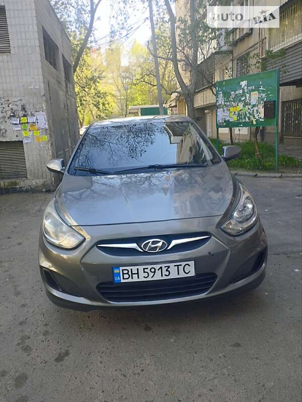 2011 hyundai accent