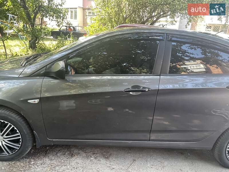 2011 hyundai accent