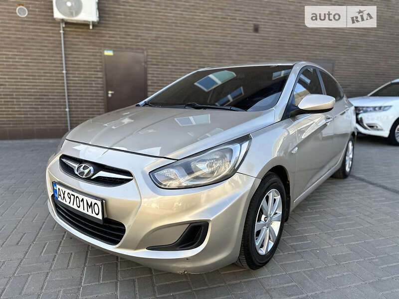 2011 hyundai accent