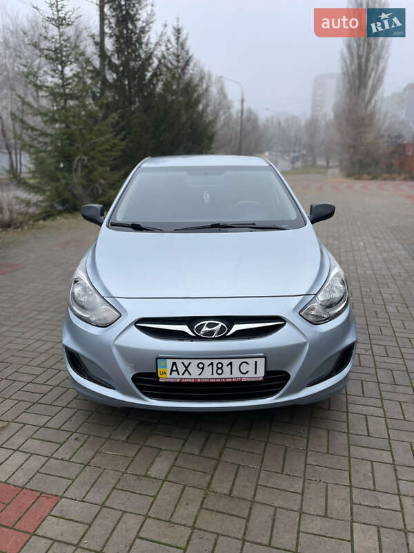 2011 hyundai accent