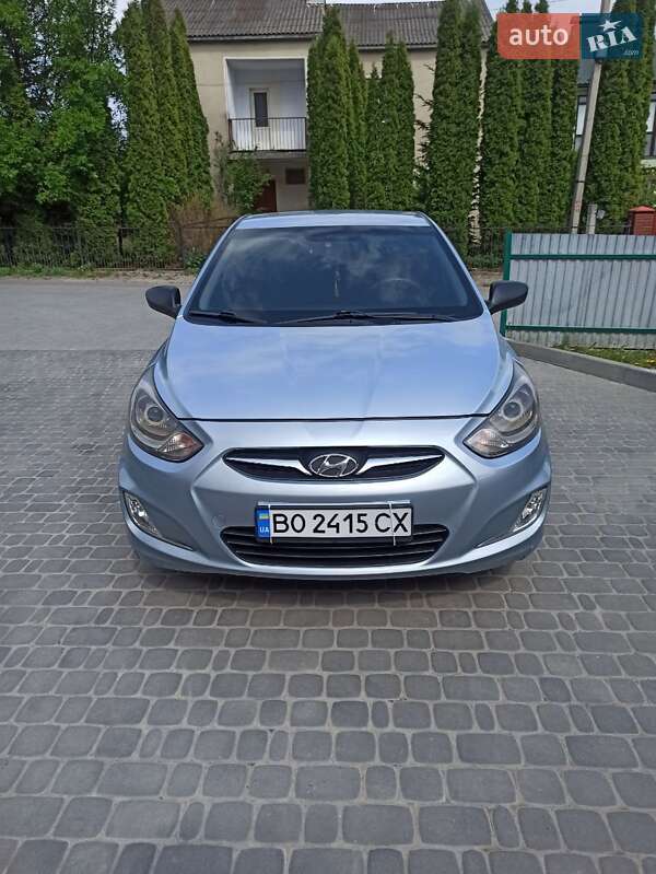 2011 hyundai accent