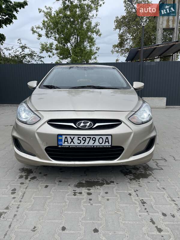 2011 hyundai accent