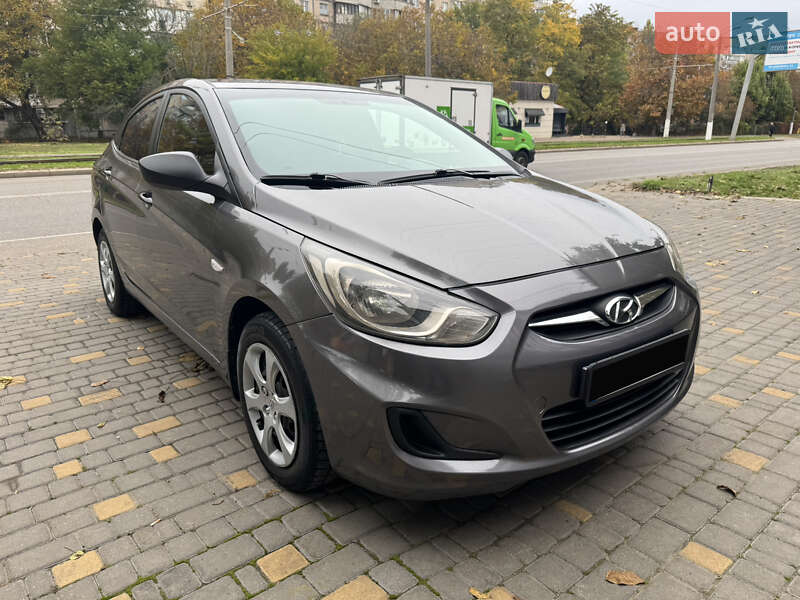 2011 hyundai accent