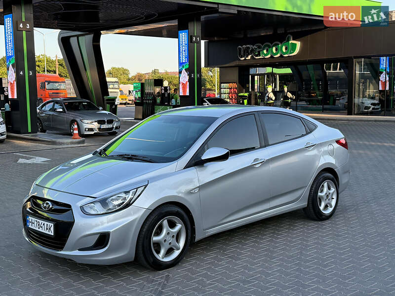 2011 hyundai accent