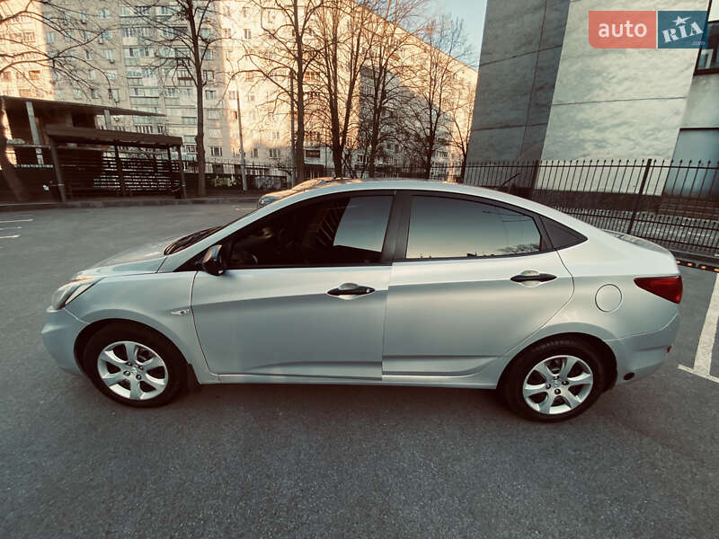 2011 hyundai accent