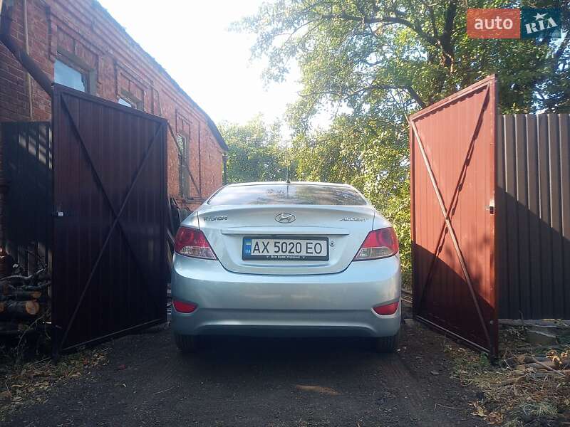 2011 hyundai accent