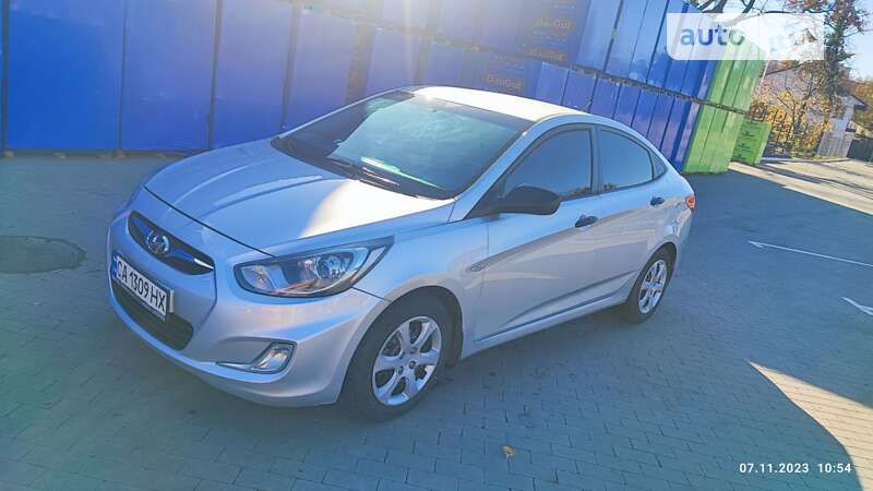 2011 hyundai accent