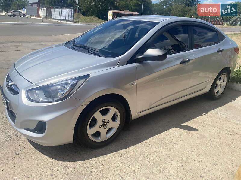2011 hyundai accent