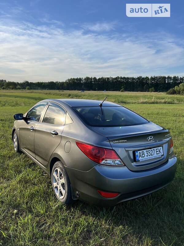 2011 hyundai accent