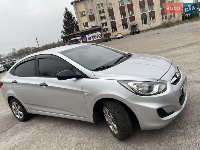 2011 hyundai accent