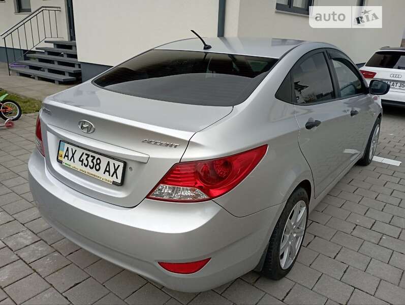 2011 hyundai accent