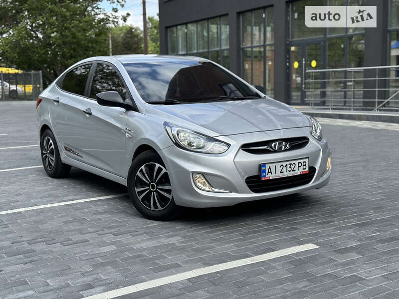 2011 hyundai accent