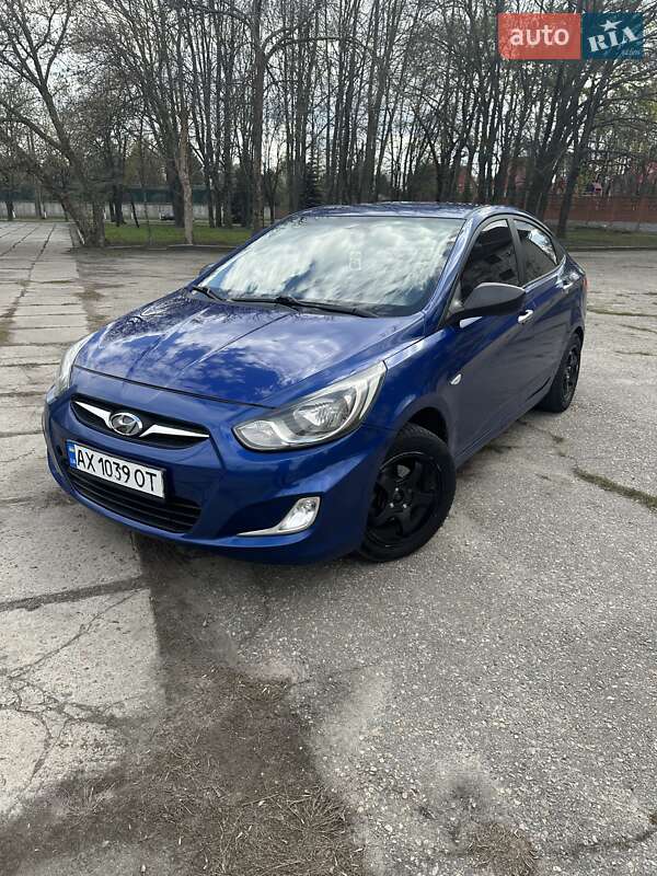 2011 hyundai accent