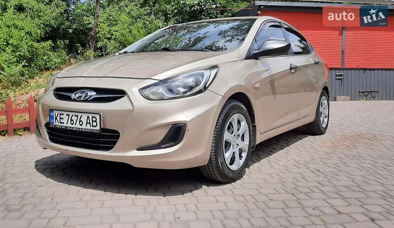 2011 hyundai accent