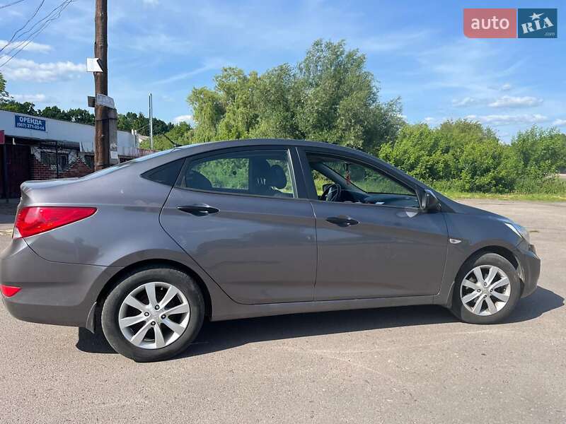 2011 hyundai accent
