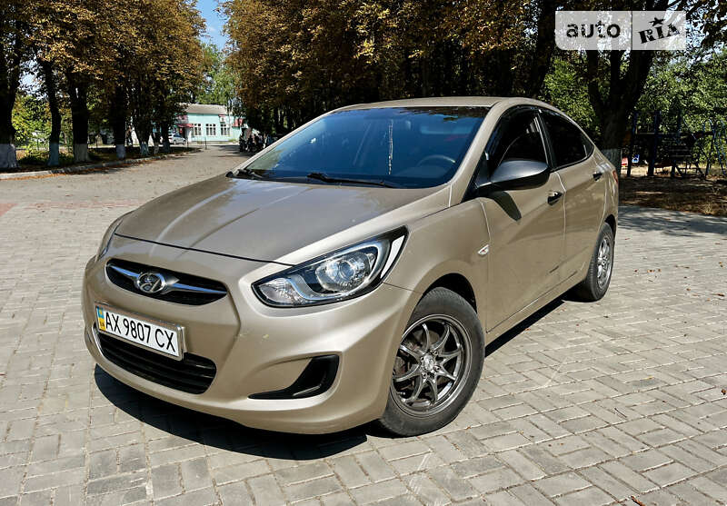 2011 hyundai accent