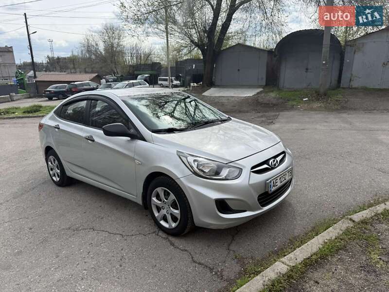 2011 hyundai accent