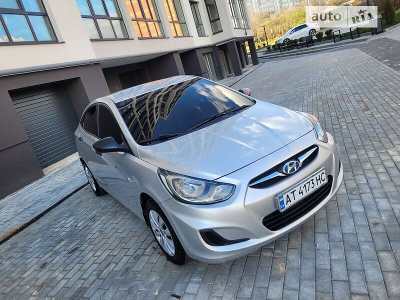 2011 hyundai accent