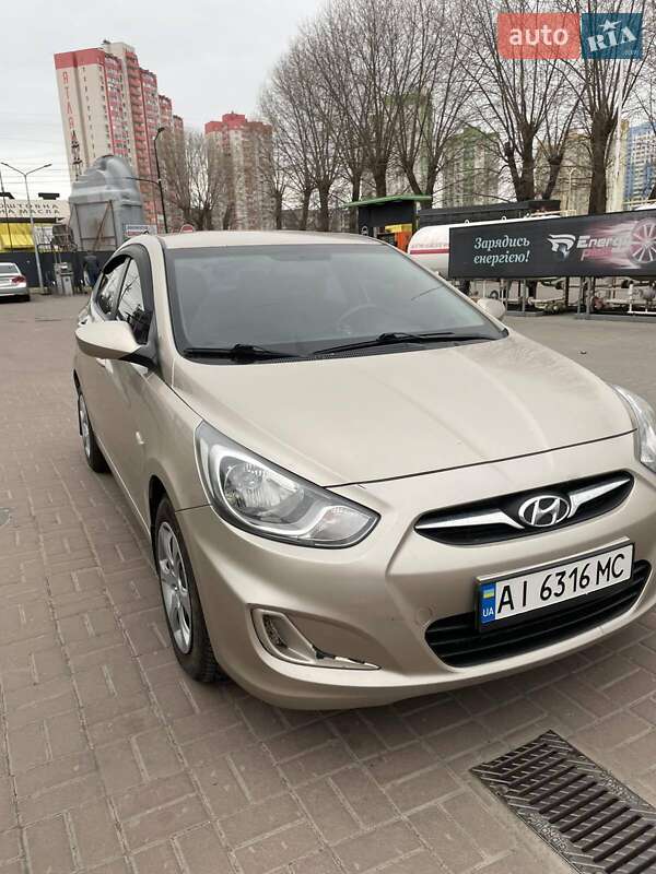 2011 hyundai accent