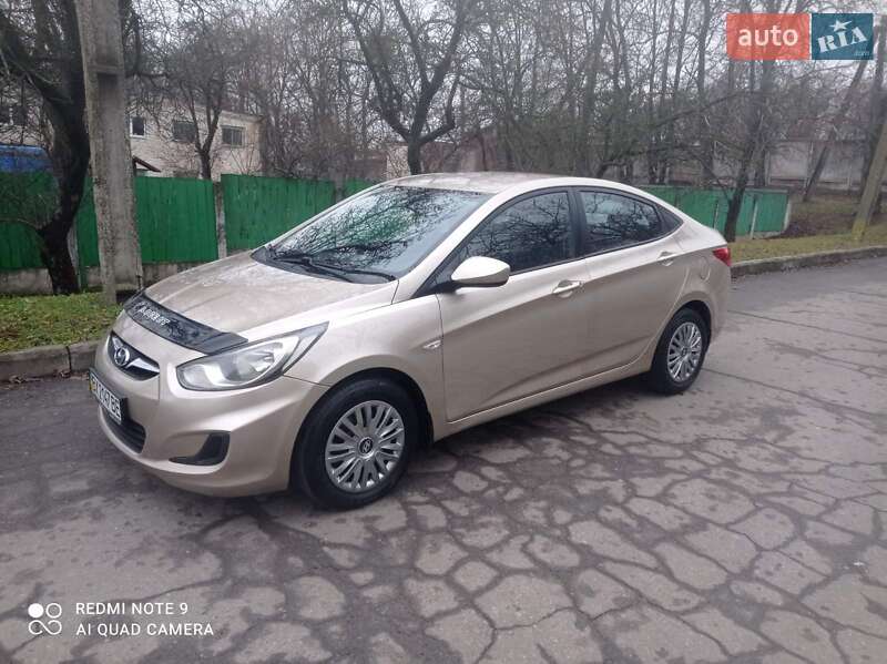 2011 hyundai accent
