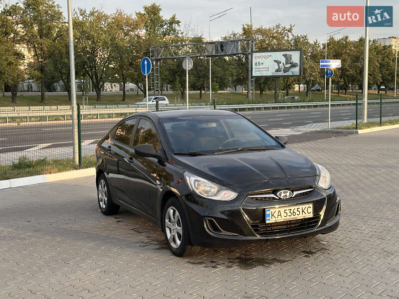2011 hyundai accent