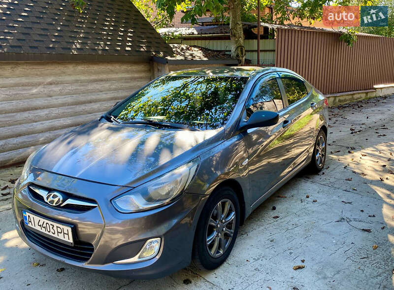 2011 hyundai accent